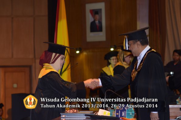 Wisuda Unpad Gel IV TA 2013_2014 Program Pascasarjana oleh Rektor 004