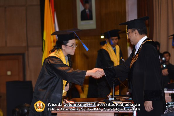 Wisuda Unpad Gel IV TA 2013_2014 Fakultas ISIP oleh Rektor 005