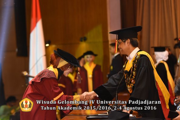 Wisuda Unpad Gel IV TA 2015_2016 Fakultas Peternakan Oleh Rektor   -016