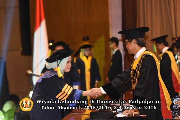 Wisuda Unpad Gel IV TA 2015_2016 Fakultas I K O M  Oleh  Rektor -002
