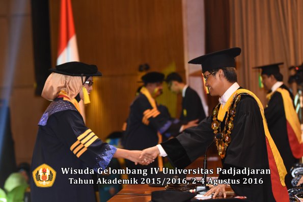 Wisuda Unpad Gel IV TA 2015_2016 Fakultas I K O M  Oleh  Rektor -004