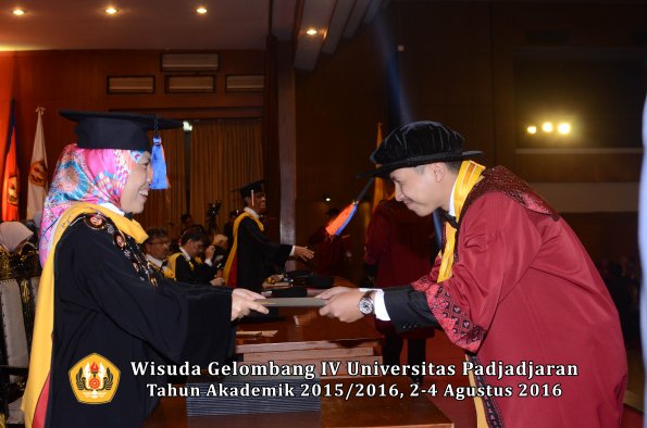 Wisuda Unpad Gel IV TA 2015_2016 Fakultas Teknik Geologi  Oleh  Dekan -016