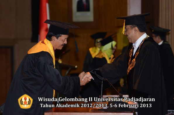 wisuda-unpad-gel-ii-ta-2012_2013-program-pascasarjana-oleh-rektor-061