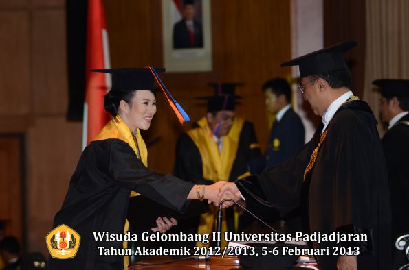 wisuda-unpad-gel-ii-ta-2012_2013-fakultas-teknik-geologi-oleh-rektor-004