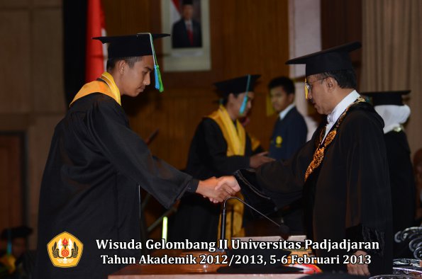 wisuda-unpad-gel-ii-ta-2012_2013-fakultas-perikanan-dan-ilmu-kelautan-oleh-rektor-013
