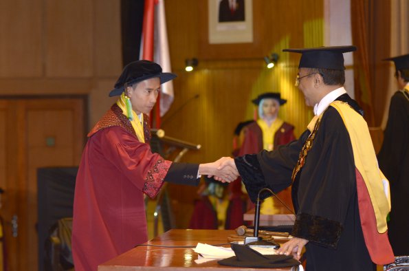 Wisuda Unpad Gel II TA 2014_2015  Fakultas PIK oleh Rektor 005