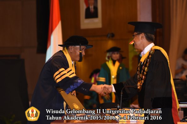 Wisuda Unpad Gel II TA 2015_2016  Fakultas Ilmu Komunikasi oleh Rektor 002