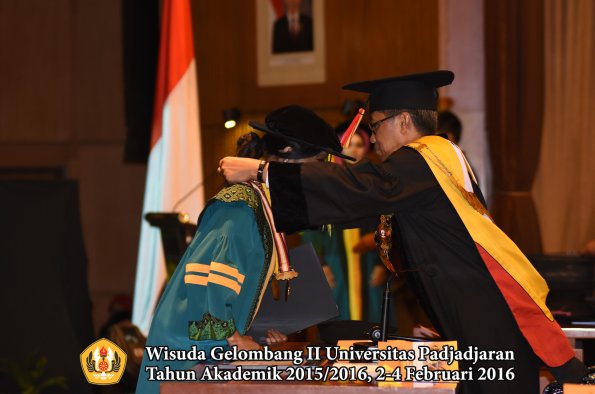 Wisuda Unpad Gel II TA 2015_2016  Fakultas Ilmu Komunikasi oleh Rektor 004