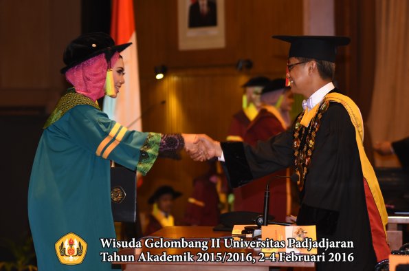 Wisuda Unpad Gel II TA 2015_2016  Fakultas Ilmu Komunikasi oleh Rektor 007