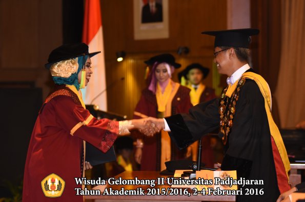 Wisuda Unpad Gel II TA 2015_2016  Fakultas Ilmu Komunikasi oleh Rektor 010