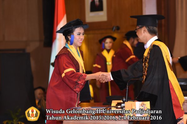 Wisuda Unpad Gel II TA 2015_2016   Fakultas ISIP oleh Rektor  136