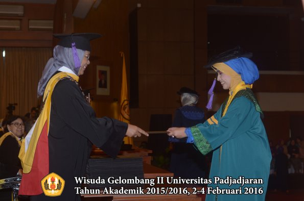 Wisuda Unpad Gel II TA 2015_2016 Fakultas Psikologi oleh Dekan  002