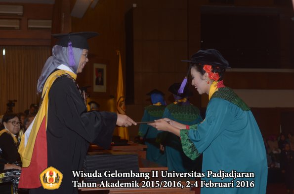 Wisuda Unpad Gel II TA 2015_2016 Fakultas Psikologi oleh Dekan  004