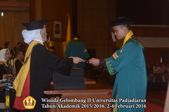 Wisuda Unpad Gel II TA 2015_2016 Fakultas Peternakan oleh Dekan 005