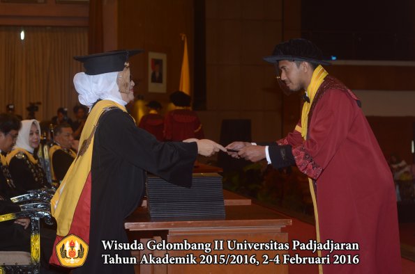Wisuda Unpad Gel II TA 2015_2016 Fakultas Peternakan oleh Dekan 011