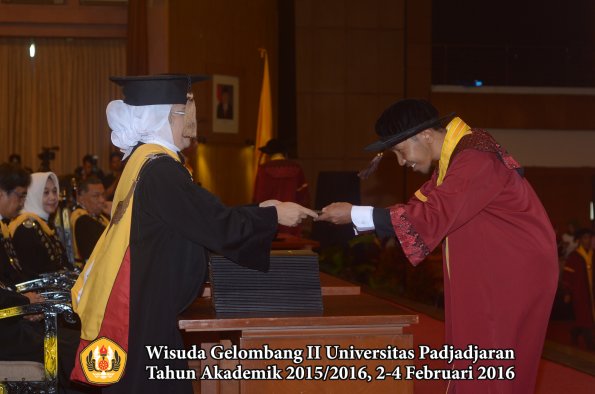 Wisuda Unpad Gel II TA 2015_2016 Fakultas Peternakan oleh Dekan 012