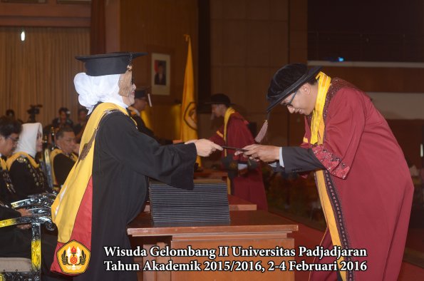 Wisuda Unpad Gel II TA 2015_2016 Fakultas Peternakan oleh Dekan 013