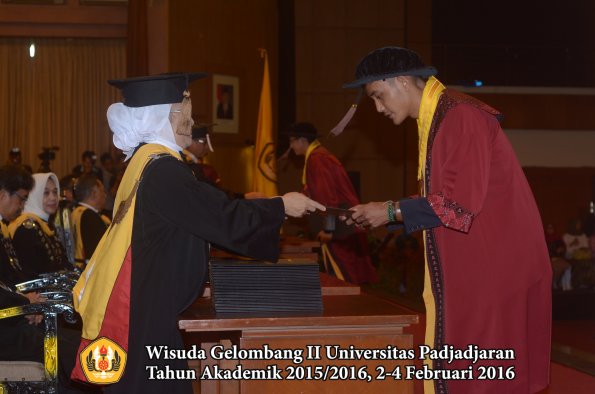 Wisuda Unpad Gel II TA 2015_2016 Fakultas Peternakan oleh Dekan 018