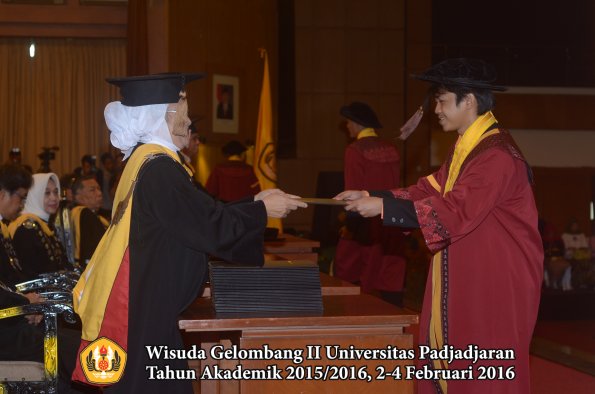 Wisuda Unpad Gel II TA 2015_2016 Fakultas Peternakan oleh Dekan 019