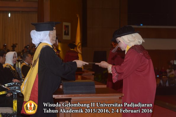 Wisuda Unpad Gel II TA 2015_2016 Fakultas Peternakan oleh Dekan 025