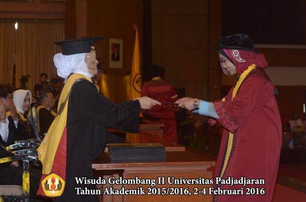 Wisuda Unpad Gel II TA 2015_2016 Fakultas Peternakan oleh Dekan 032
