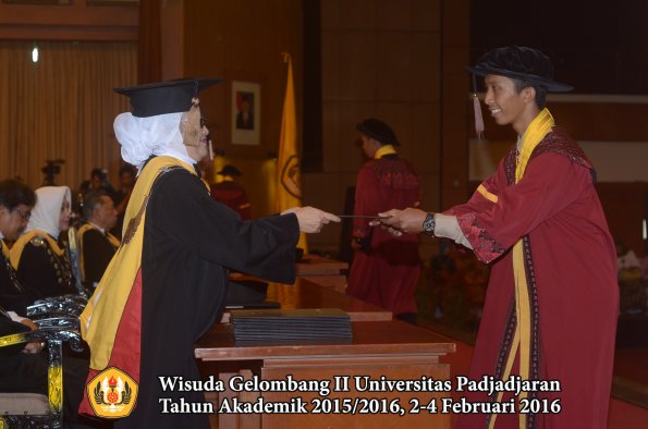 Wisuda Unpad Gel II TA 2015_2016 Fakultas Peternakan oleh Dekan 035