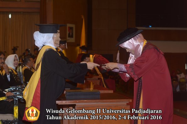Wisuda Unpad Gel II TA 2015_2016 Fakultas Peternakan oleh Dekan 054