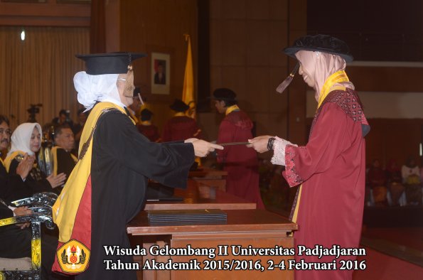 Wisuda Unpad Gel II TA 2015_2016 Fakultas Peternakan oleh Dekan 061