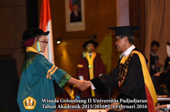 Wisuda Unpad Gel II TA 2015_2016  Fakultas Farmasi oleh Rektor  002