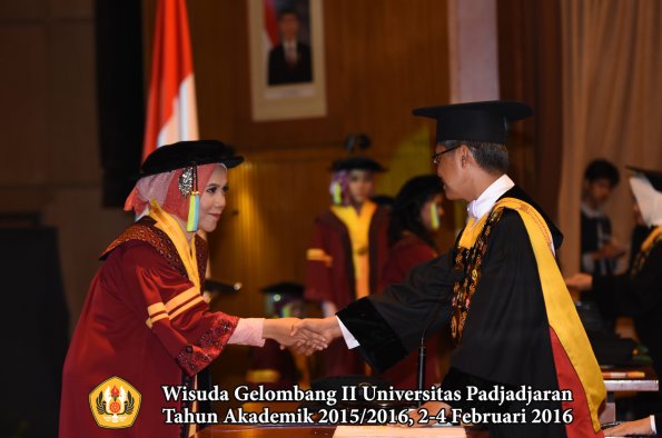 Wisuda Unpad Gel II TA 2015_2016  Fakultas Farmasi oleh Rektor  008