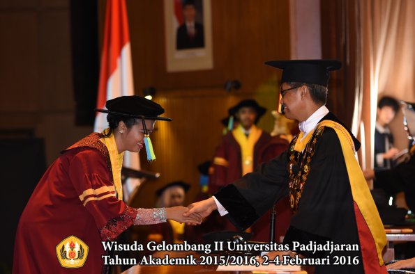 Wisuda Unpad Gel II TA 2015_2016  Fakultas Farmasi oleh Rektor  013