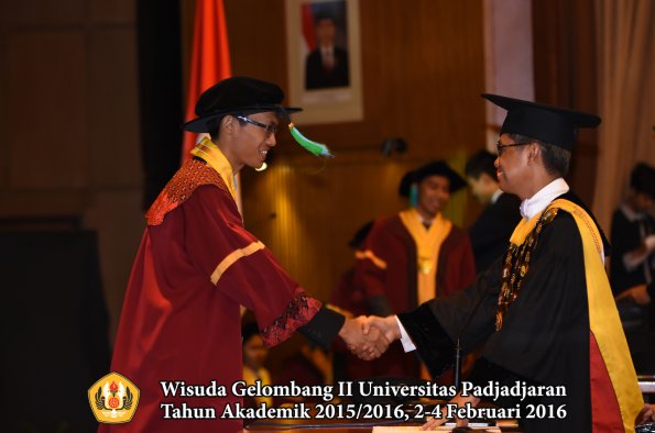Wisuda Unpad Gel II TA 2015_2016  Fakultas PIK oleh Rektor  002