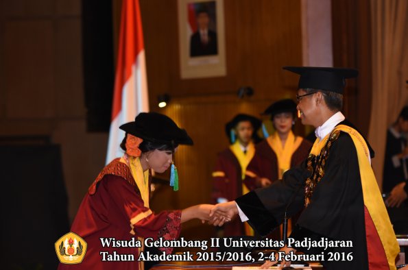 Wisuda Unpad Gel II TA 2015_2016  Fakultas PIK oleh Rektor  008