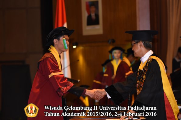 Wisuda Unpad Gel II TA 2015_2016  Fakultas PIK oleh Rektor  021