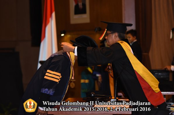 Wisuda Unpad Gel II TA 2015_2016   Fakultas Pertanian oleh Rektor  001