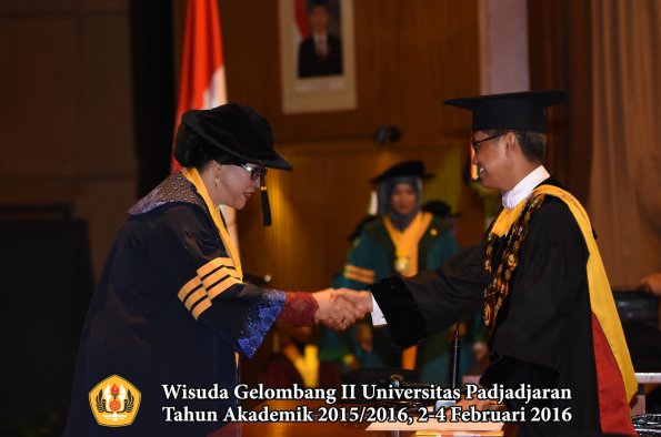 Wisuda Unpad Gel II TA 2015_2016   Fakultas Pertanian oleh Rektor  005