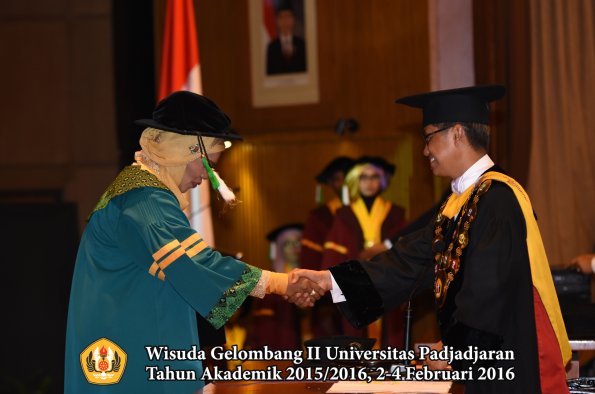 Wisuda Unpad Gel II TA 2015_2016   Fakultas Pertanian oleh Rektor  008