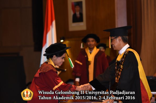 Wisuda Unpad Gel II TA 2015_2016   Fakultas Pertanian oleh Rektor  019