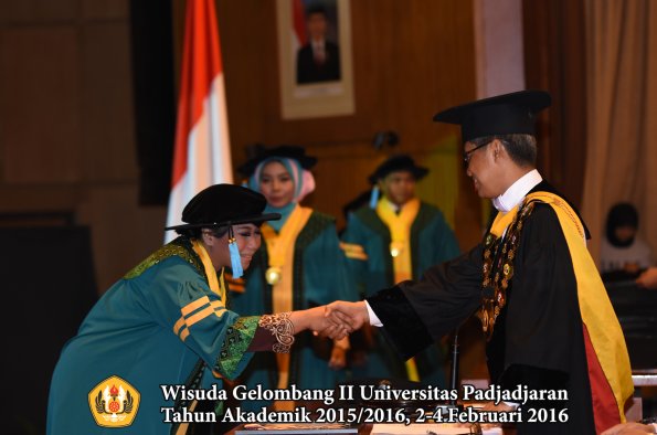 Wisuda Unpad Gel II TA 2015_2016  Fakultas Ilmu Budaya oleh Rektor  001