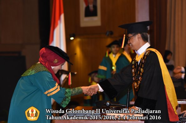 Wisuda Unpad Gel II TA 2015_2016   Fakultas Mipa oleh Rektor  002