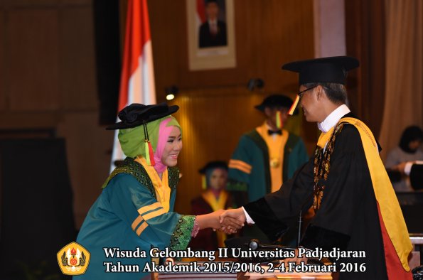 Wisuda Unpad Gel II TA 2015_2016   Fakultas Mipa oleh Rektor  017