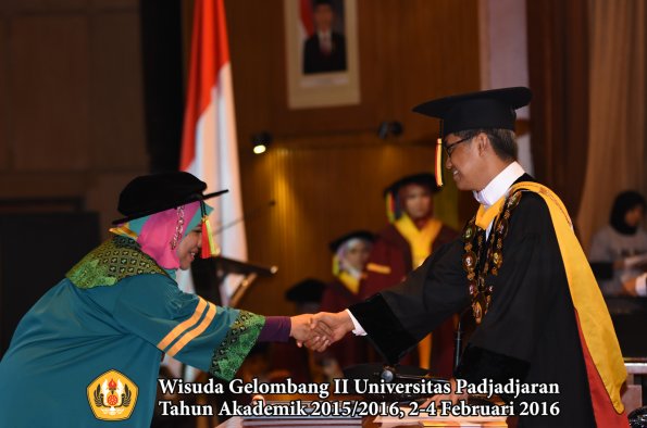 Wisuda Unpad Gel II TA 2015_2016   Fakultas Mipa oleh Rektor  019