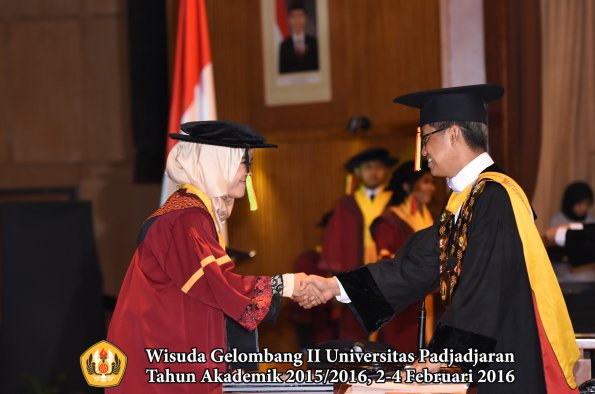 Wisuda Unpad Gel II TA 2015_2016   Fakultas Mipa oleh Rektor  024