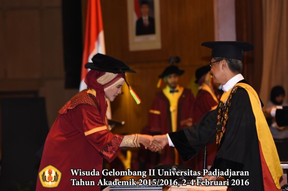 Wisuda Unpad Gel II TA 2015_2016   Fakultas Mipa oleh Rektor  033