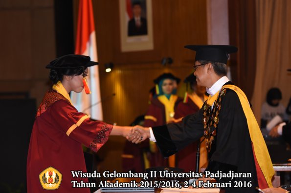 Wisuda Unpad Gel II TA 2015_2016   Fakultas Mipa oleh Rektor  070
