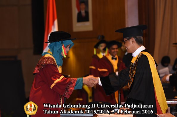Wisuda Unpad Gel II TA 2015_2016   Fakultas Mipa oleh Rektor  073