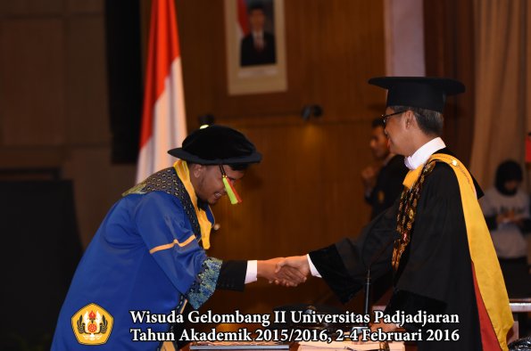 Wisuda Unpad Gel II TA 2015_2016   Fakultas Mipa oleh Rektor  209