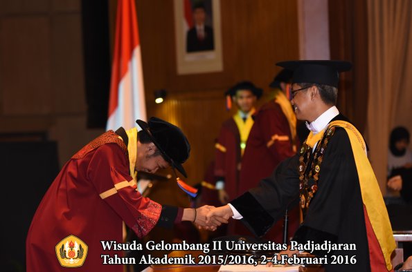 Wisuda Unpad Gel II TA 2015_2016  Fakultas Teknik Geologi oleh Rektor  021