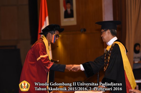 Wisuda Unpad Gel II TA 2015_2016  Fakultas Teknik Geologi oleh Rektor  047