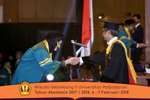 wisuda unpad gel II TA 2017-2018 fakultas kedokteran  oleh Rektor 033